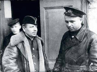Командир подводной лодки М-102 П. В. Гладилин и командир подводной лодки М-96 А. И. Маринеско